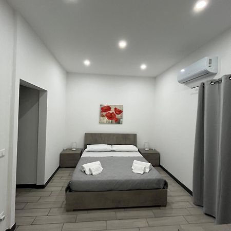 Home La Chiaretta บูเซโต พาลิซโซโล ภายนอก รูปภาพ
