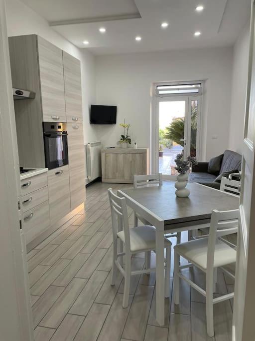 Home La Chiaretta บูเซโต พาลิซโซโล ภายนอก รูปภาพ